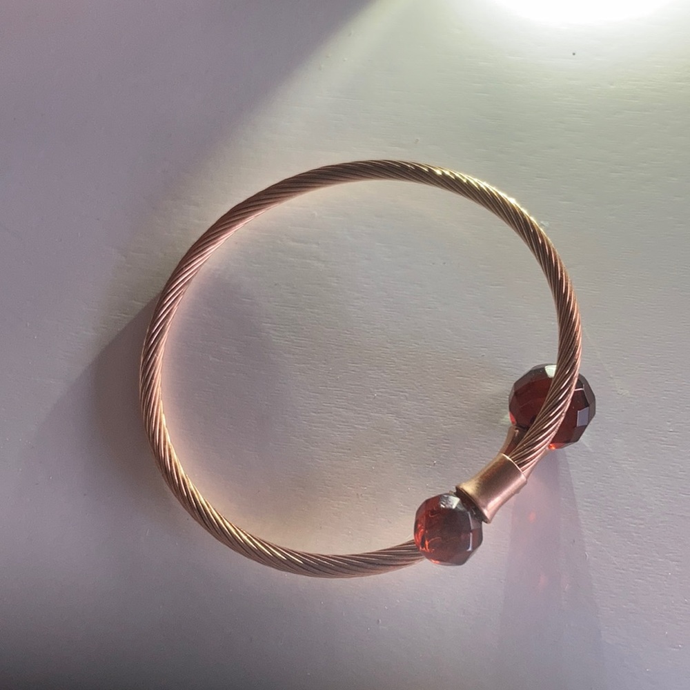 Rosy golden amber bangle with detailed band